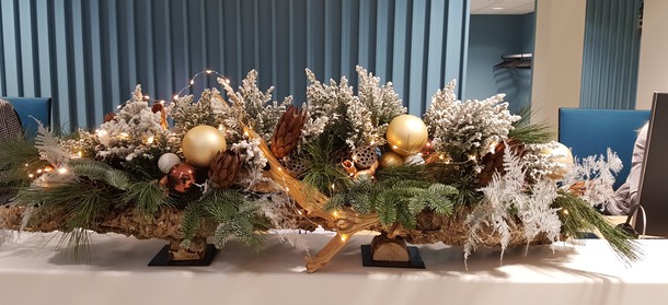 Luxe kerstarrangement op kurk