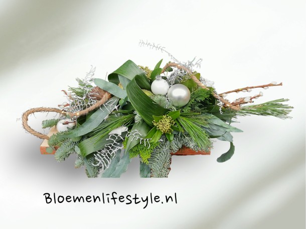 Kerststuk met verlicht touw