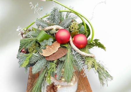 Kerststuk op vaas