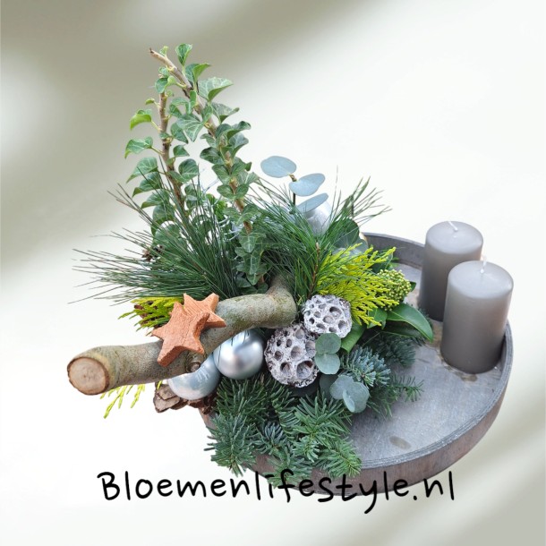 Kerststuk met kaarsen