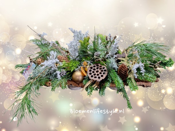 Luxe kerstarrangement op kurk