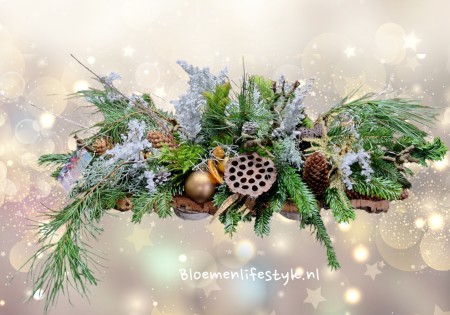 Luxe kerstarrangement op kurk