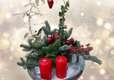 Kerststuk met kaarsen