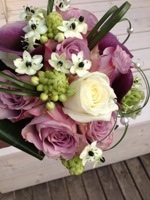 Bruidsboeket met rozen en ornithogalim