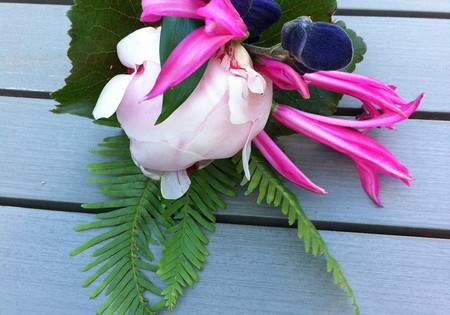 Corsage Pioen met Nerine