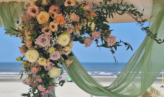 Bloemdecoraties -Backdrop- Autoversieringen- Bruidsboeketten-Trouwerijen