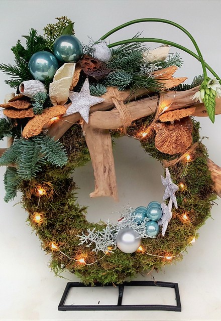 Kerstkrans op voet