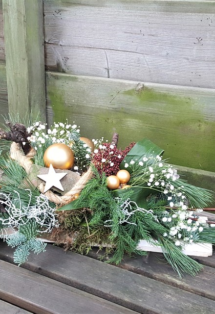 Kerststuk met verlicht touw